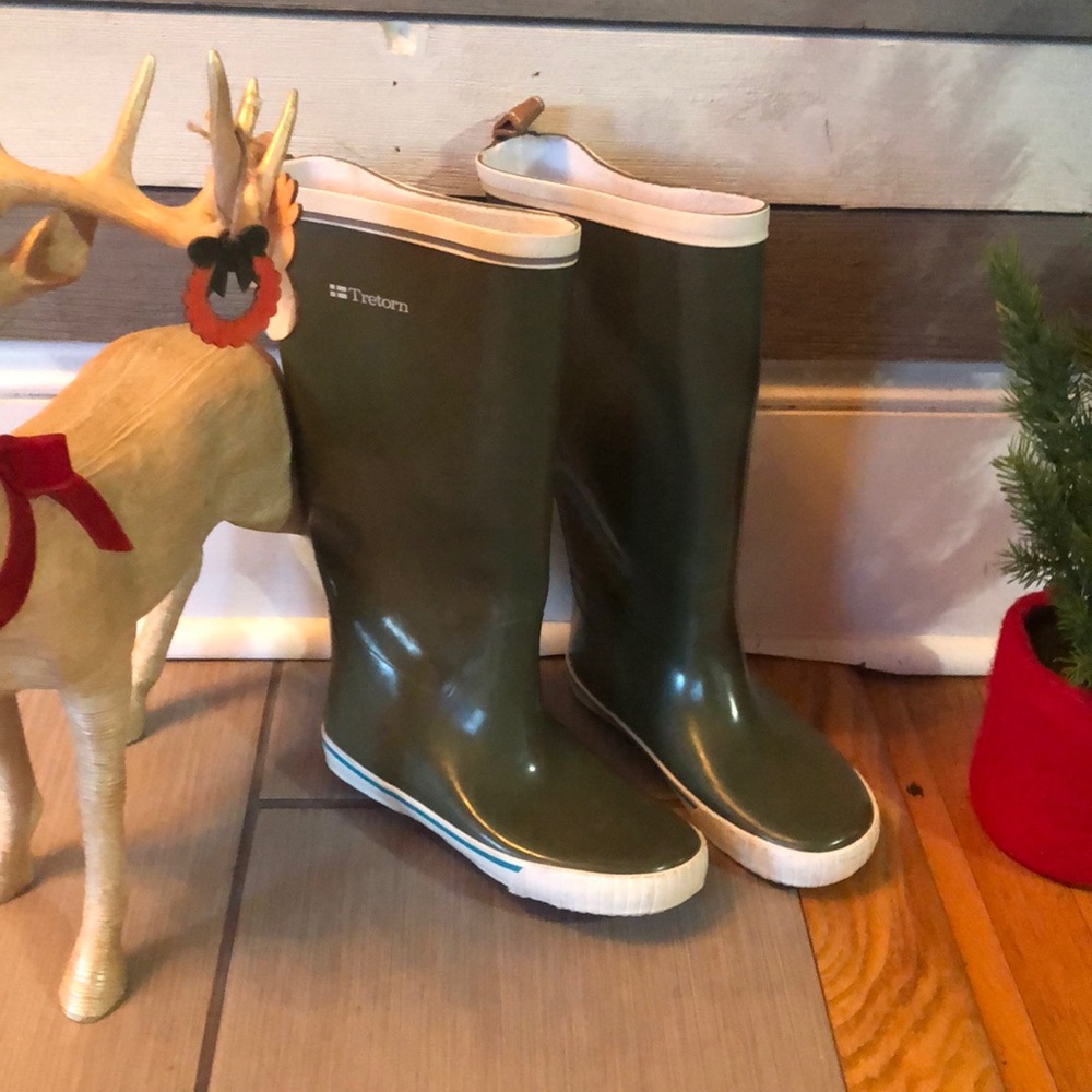Tretorn green rain boots with teal accent